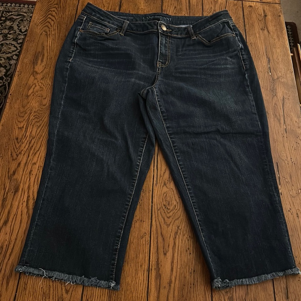 Lane Bryant Dark wash Girlfriend Crop denim jeans with stretch nice size 16